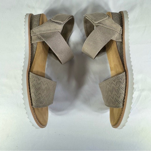 BOBS by Skechers Women's Desert Kiss-Stretch Quarter Strap Sandal Flat - Taupe - Picture 4 of 8